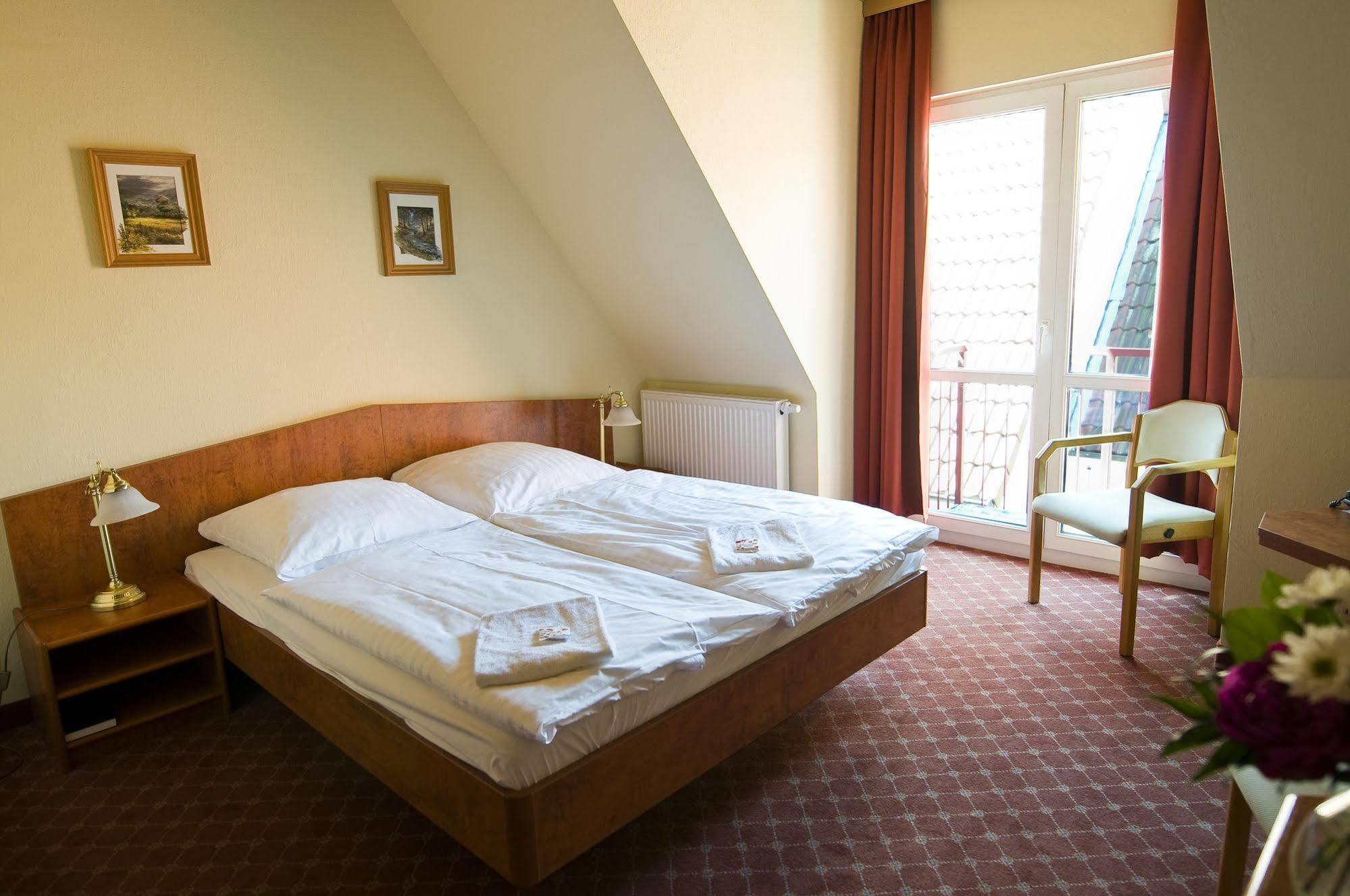 Hotel Am Alten Strom Росток Экстерьер фото